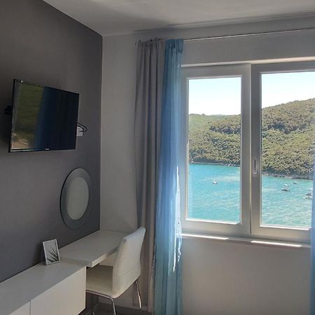 Apartment Noemi With A Direct Beach View Рабац Номер фото
