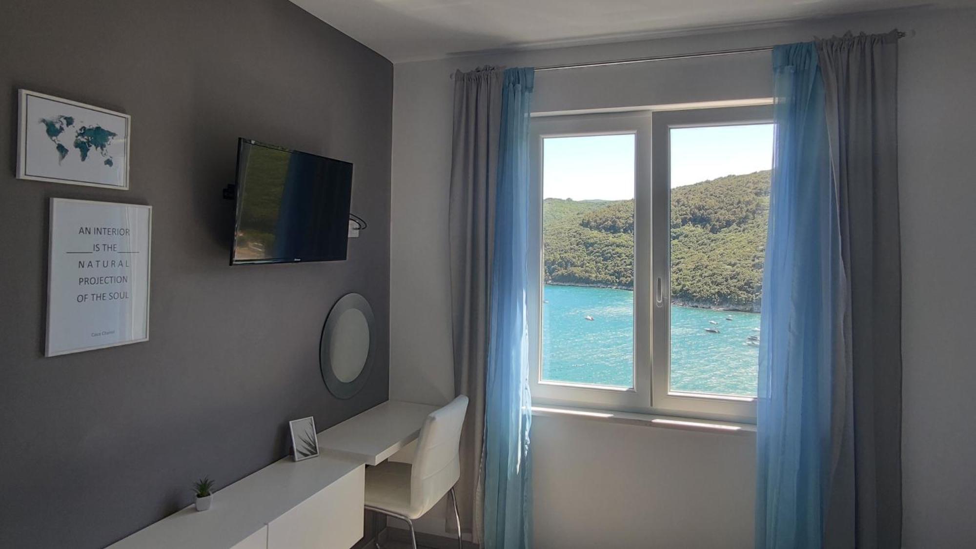 Apartment Noemi With A Direct Beach View Рабац Номер фото